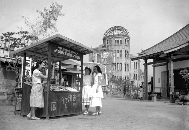 Сувенирная лавка в Хиросиме