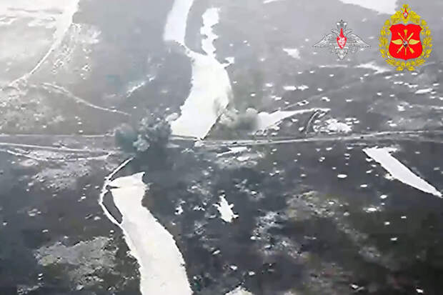МО опубликовало видео с ударом ВСК России по переправе ВСУ через Оскол