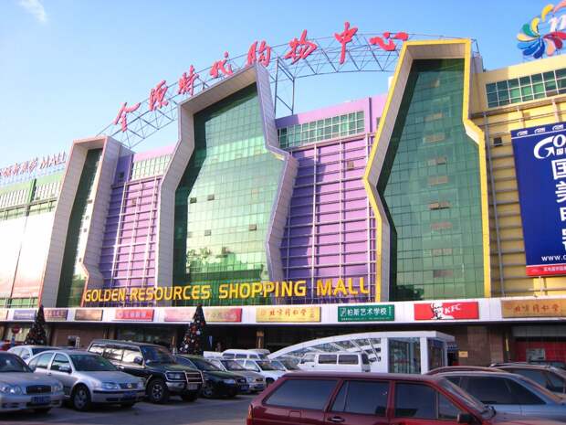 mall-has-more-than-1000-shops-and-six-floors-of-stores