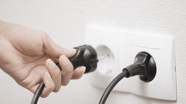 Спасатель назвал электроприборы, которые можно оставлять включёнными при отъезде