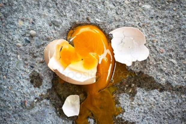 Картинки по запросу разбитое яйцо об асфальт
