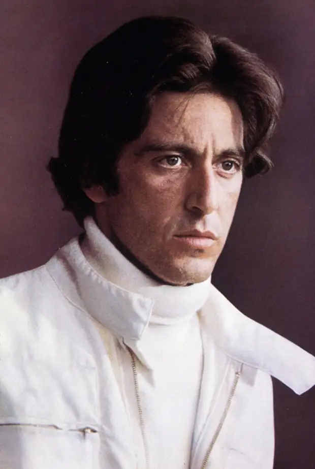 Встречается с 28-летней девушкой и танцует на улицах: как сейчас выглядит и чем занимается Аль Пачино