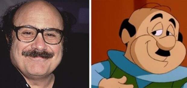 Американский актер Дэнни Де Вито (Danny DeVito) выглядит и улыбается так же, как и герой мультсериала. Американский актер Дэнни Де Вито Danny DeVito выглядит и улыбается так же как и герой мультсериала