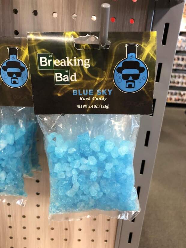 В американских магазинах продают голубой "конфетный мет" с Уолтером Уайтом на упаковке