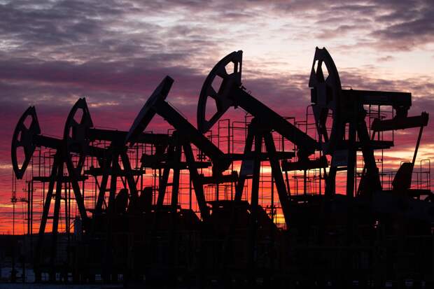 Россия нашла способ тайно продавать нефть Западу — Bloomberg