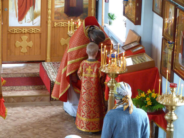 Пасхальная служба в храме.