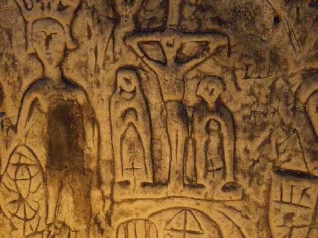 Загадочные символы и изображения в рукотворной пещере Ройстон