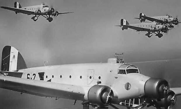 Боевые самолеты. Живучая «Летучая мышь», которая спасла мятеж генерала Франко