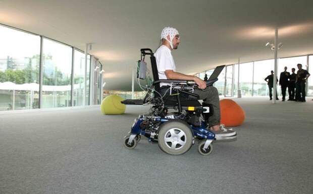 Инвалидная коляска, управляемая силой мысли достижение, интересное, наука