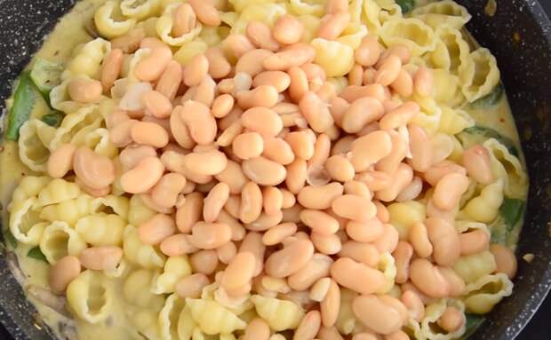 Фасоль можно использовать и белую, и красную, на вкус это никак не повлияет.