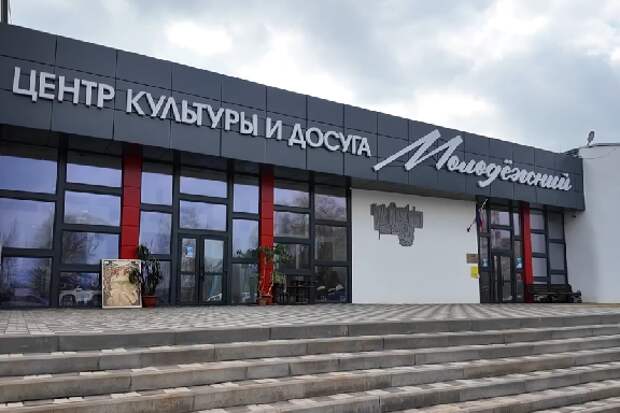 В посёлке Строитель начали масштабное преображение Центра культуры и досуга "Молодёжный"