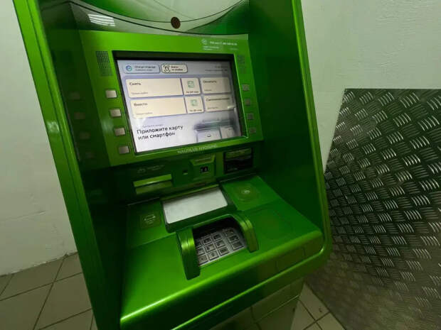 Новая схема мошенников: ловушка у банкоматов, которая обманет даже самых осторожных