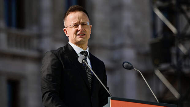 Сийярто: Зеленскому не стоит устраивать политический театр в Закарпатье