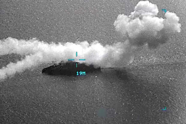 Кадры удара по иранскому ракетному корвету класса «Сулеймани» опубликовал Пентагон (ФОТО, ВИДЕО)