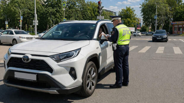 ГАИ объяснила, зачем водители глушат двигатель при остановке