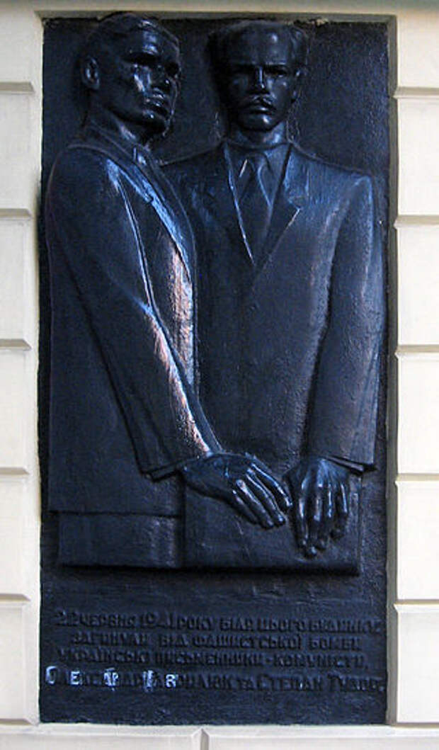 https://upload.wikimedia.org/wikipedia/ru/thumb/a/aa/%D0%92%D0%9F_%D0%BC%D0%B5%D0%BC%D0%BE_%D0%93%D0%B0%D0%B2%D1%80%D0%B8%D0%BB%D1%8E%D0%BA_%D0%A2%D1%83%D0%B4%D0%BE%D1%80.jpg/320px-%D0%92%D0%9F_%D0%BC%D0%B5%D0%BC%D0%BE_%D0%93%D0%B0%D0%B2%D1%80%D0%B8%D0%BB%D1%8E%D0%BA_%D0%A2%D1%83%D0%B4%D0%BE%D1%80.jpg