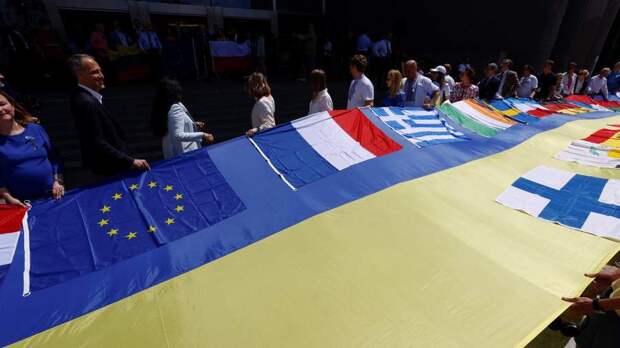 Приемная миссия: что означает выдача Украине статуса кандидата в ЕС