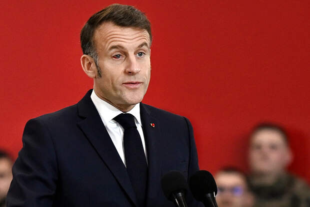 Макрон пожаловался на проблемы с кровавым глазом: «Придется потерпеть»