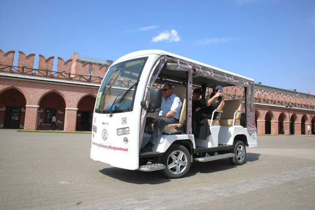 В Туле стартовал новый сезон экскурсий на электробусе
