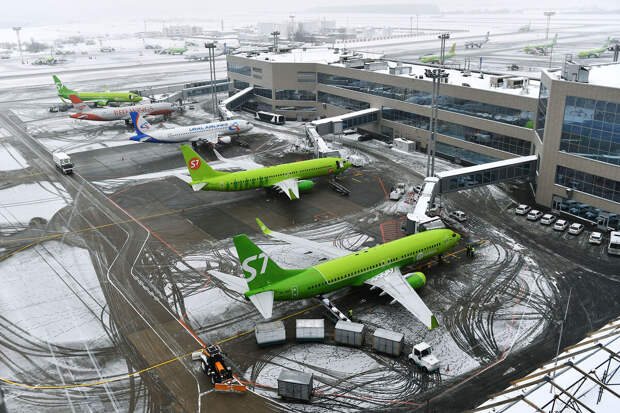 Кореняко: московские аэропорты продолжают работать планово, несмотря на погоду