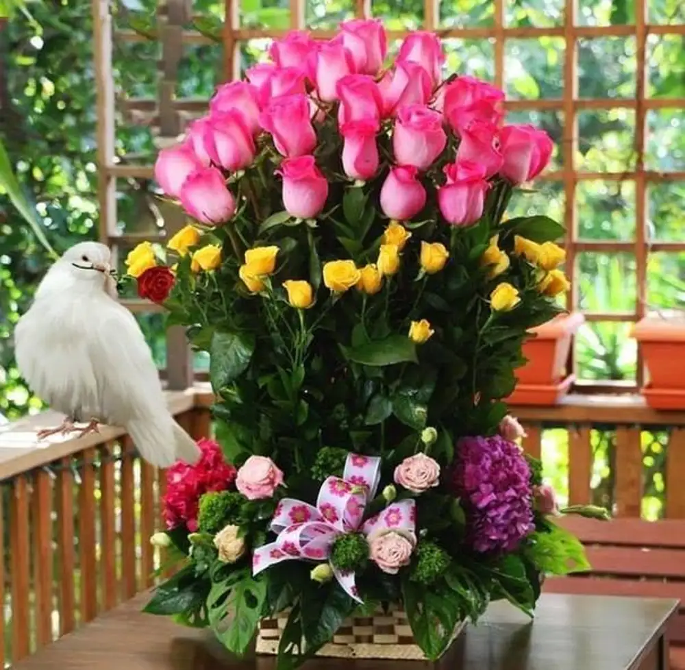 Букет цветов счастье. Цветок радости и счастья. Радостные цветы. Цветы на счастье. С добрым утром цветы.