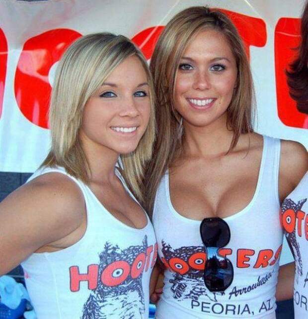 Симпатичные девушки из ресторана HOOTERS (46 фото)