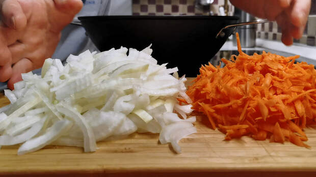 Тарелки вымакиваем насухо и съедаем до последлней капли. Мясной суп с домашней лапшой по-восточному, очень вкусно и совсем несложно
