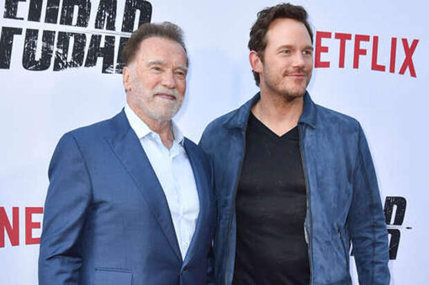 «Его язык любви — это подарки»: Крис Пратт рассказал, что Шварценеггер преподнес ему гигантский портрет