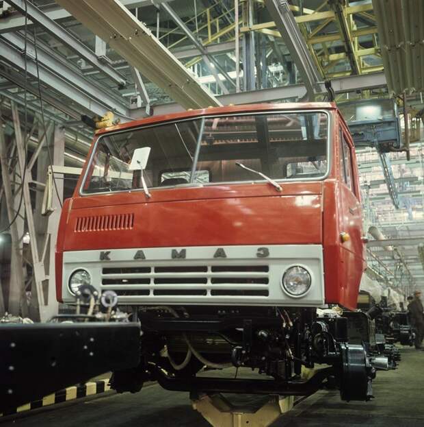16 февраля 1976 года с конвейера Камского автомобильного завода сошёл первый автомобиль марки КАМАЗ 1976, камаз, фоторепортаж