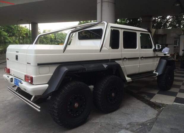 Шестиколесный "Гелик" от Mansory сгорел в Китае Шестиколесный "Гелик" от Mansory сгорел в Китае g63, mansory, mercedes-benz, авария, дтп, пожар