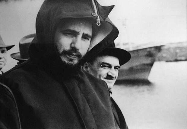 Говорят, что Фидель не рассчитал с погодой, и ему уже на месте пришлось выдать теплую куртку и армейскую шапку. СССР, история, кастро