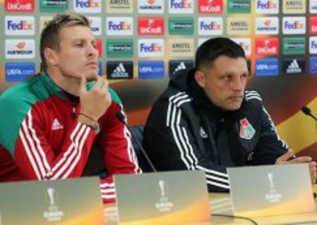 Защитник Локомотива Ян Дюрица (слева) и главный тренер Локомотива Игорь Черевченко