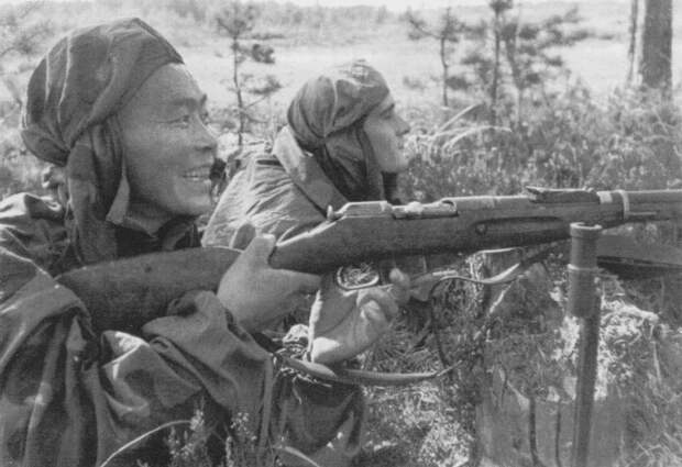 Лучшие снайперы – С. Номоконов и Б. Канотов, 1942 | Фото: liveinternet.ru