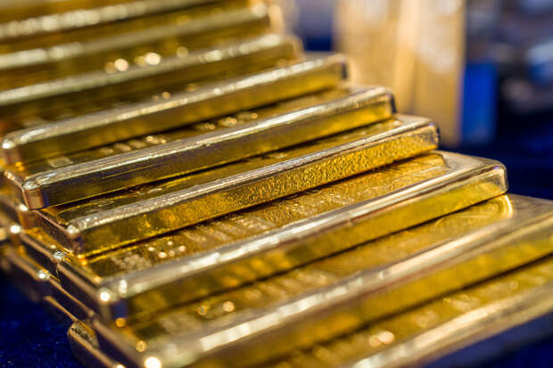 Россиянам запретили вывозить золото из страны