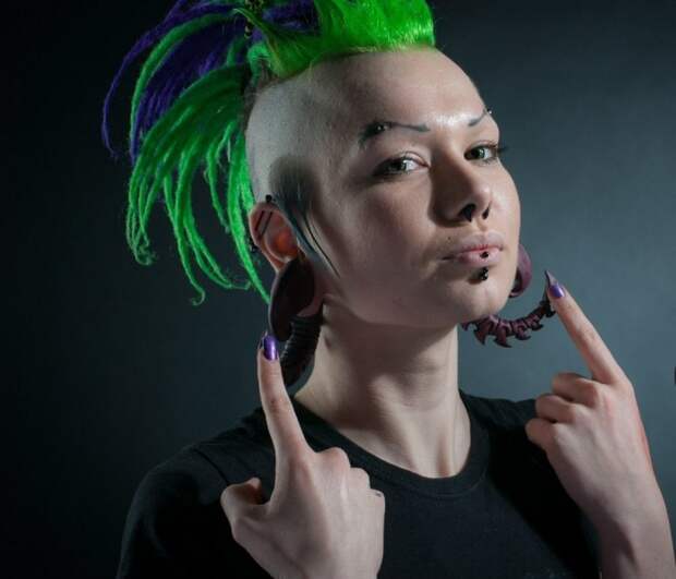 Люди, которые намеренно себя уродуют (26 фото) Люди, которые намеренно себя уродуют (26 фото)