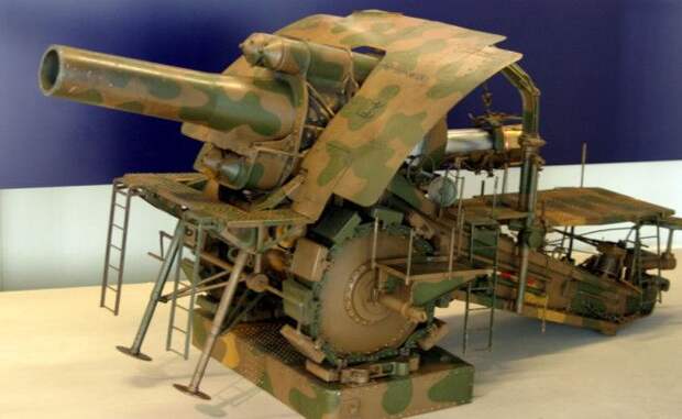 Большая Берта Завод Круппа поставлял немецким войскам большую часть инновационных орудий В ходе Первой мировой войны несколько пушек этого типа прекрасно себя показали на полях Франции и Бельгии Большая Берта чуть ли не единственный пример удачной конструкции колоссального орудия