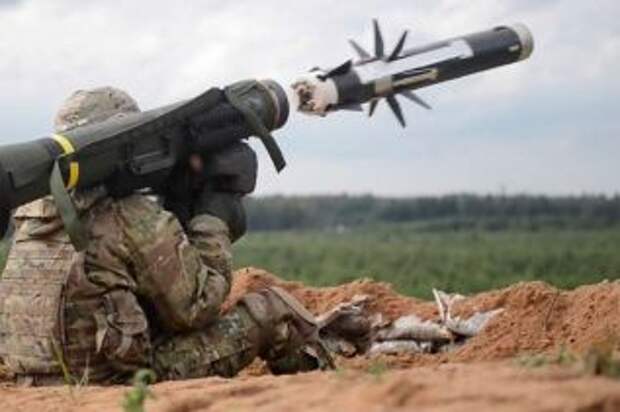 Эстония передаст Украине гаубицы и ракеты Javelin