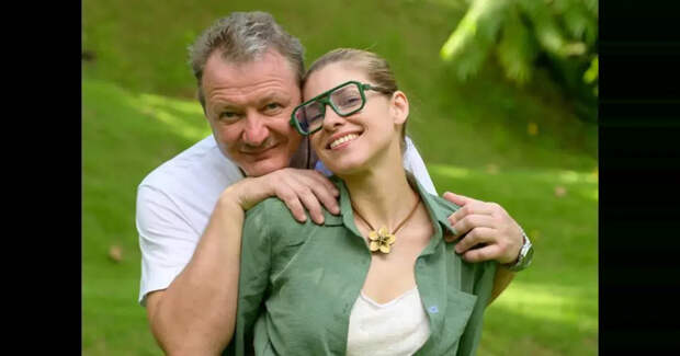 "Аська делает меня моложе". Марат Башаров назвал полезной 13-летнюю разницу в возрасте с возлюбленной