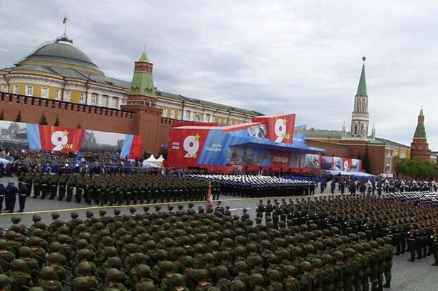 Военный парад в честь Дня Победы на Красной площади завершился