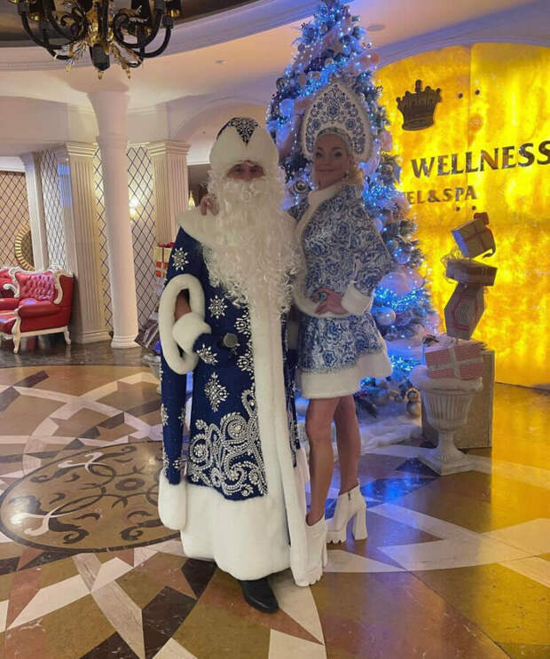 Привет, 2023-й! Снегурочка Волочкова. Когда обокрали Лолиту? Садальский недоволен «голубыми огоньками». Чехова и Меньшова делятся традициями