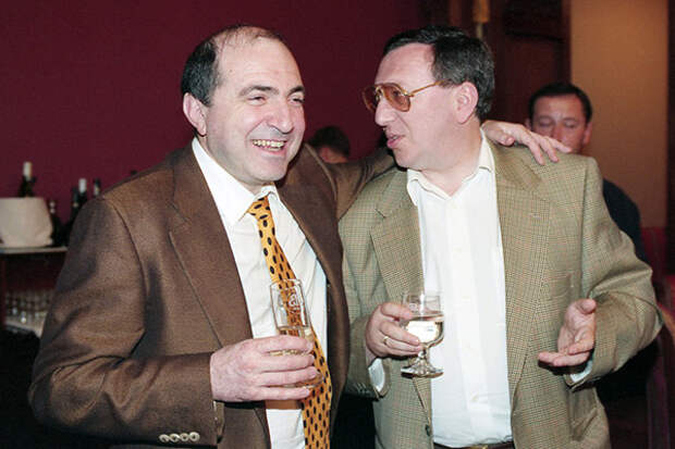 Борис Березовский и Владимир Гусинский в Доме приемов Логоваза 1996 год.