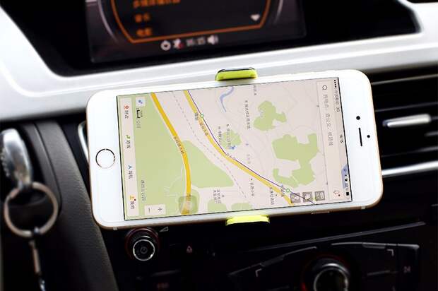 Телефон в автомобиле: 9 способов держать его перед глазами