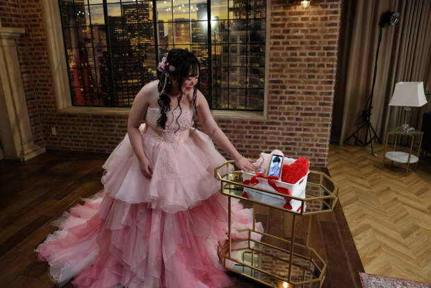 «Это тревожный звоночек» Девушка расторгла помолвку, чтобы выйти замуж за чат-бота ИИ. Почему люди строят отношения с нейросетями?