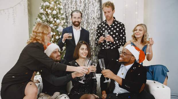 Чтобы не было стыдно: шесть золотых правил поведения на новогоднем корпоративе