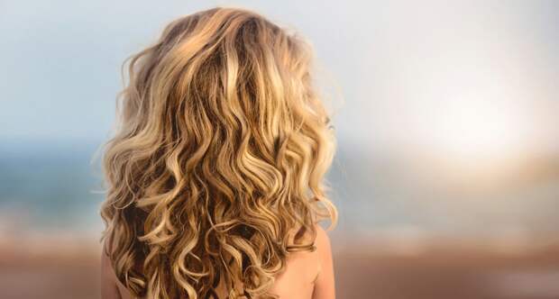 Популярная российская блогерша нашла необычный способ осветлить волосы дома