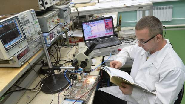 Путин поручил продолжить развитие испытательной базы для вооружений