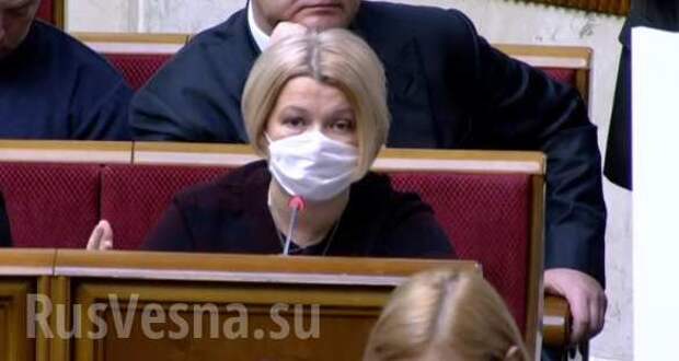 Нардепы устроили маски-шоу в Верховной раде