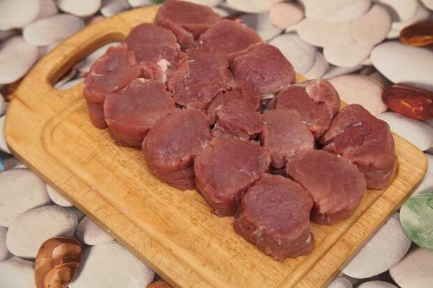 нарезать мясо