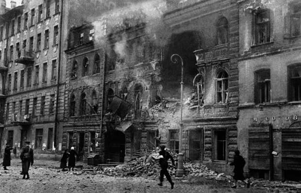 Руины на улице Достоевского, 1941 год.