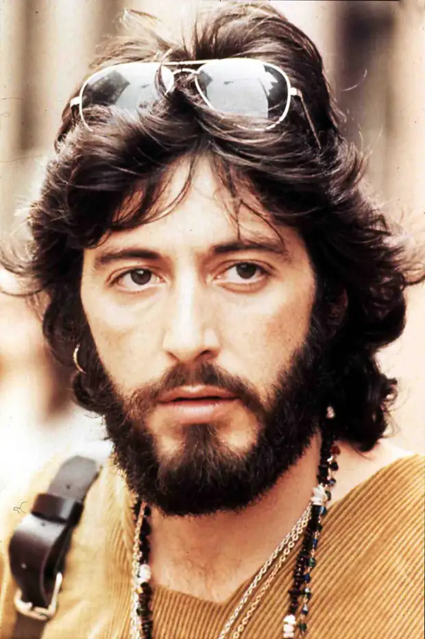 Встречается с 28-летней девушкой и танцует на улицах: как сейчас выглядит и чем занимается Аль Пачино